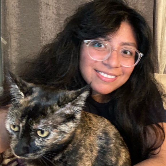 Meet your Posher, Claudia - Picture 2 of 7